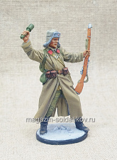 Боец РККА в шинели с гранатой 1942-43 гг., 54мм, Красный фронт, 54 мм - фото