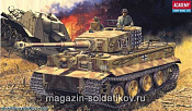 Сборная модель из пластика Танк «Тигр»-I (средняя версия) с интерьером (1:35) Академия - фото